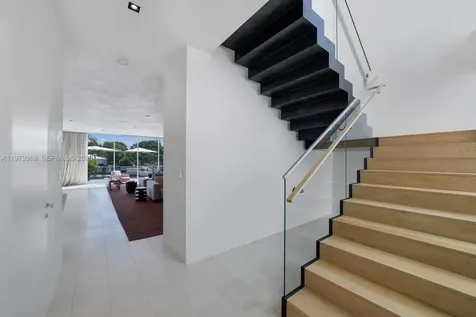 1051 W 48th Street Miami Beach FL 33140