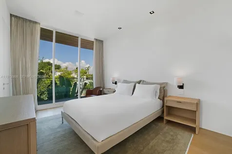 1051 W 48th Street Miami Beach FL 33140