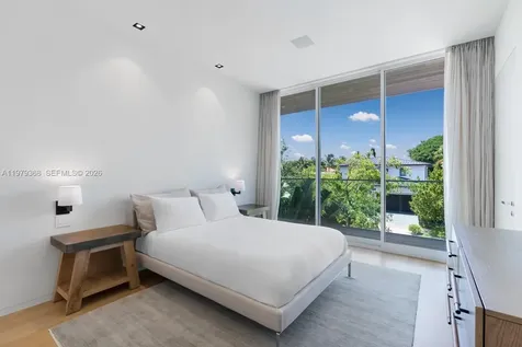 1051 W 48th Street Miami Beach FL 33140