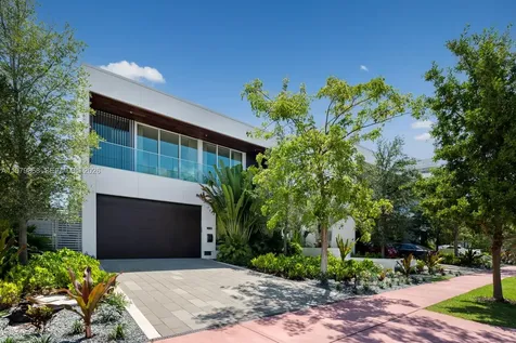 1051 W 48th Street Miami Beach FL 33140