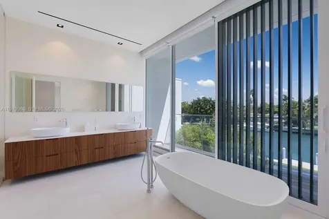 1051 W 48th Street Miami Beach FL 33140