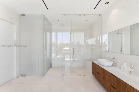 1051 W 48th Street Miami Beach FL 33140