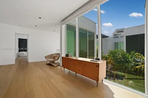 1051 W 48th Street Miami Beach FL 33140