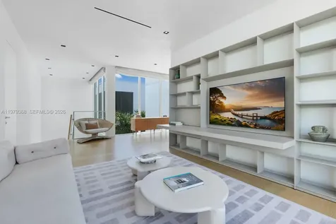 1051 W 48th Street Miami Beach FL 33140