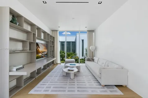 1051 W 48th Street Miami Beach FL 33140