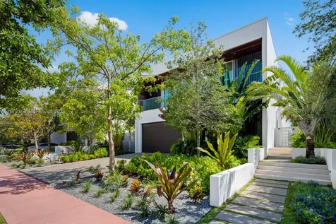 1051 W 48th Street Miami Beach FL 33140