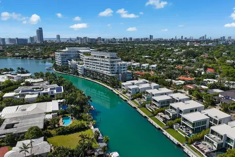 1051 W 48th Street Miami Beach FL 33140