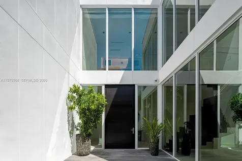 1051 W 48th Street Miami Beach FL 33140