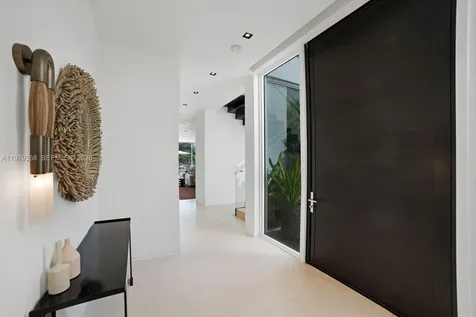 1051 W 48th Street Miami Beach FL 33140