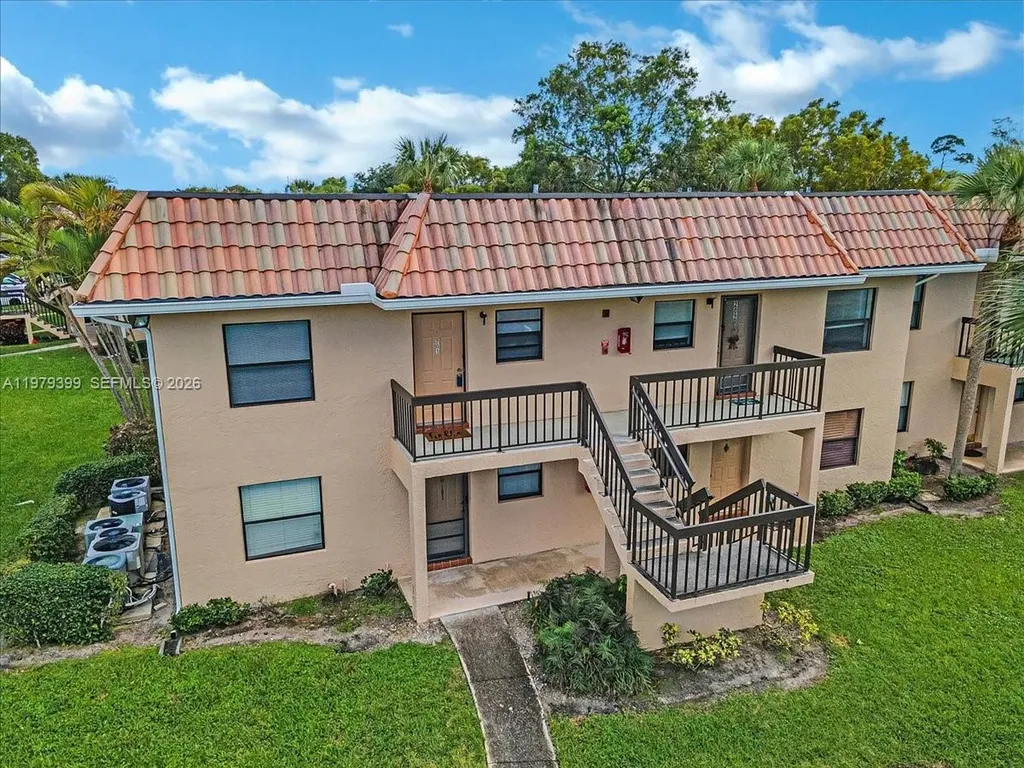 6832 S Palmetto Circle S Boca Raton FL 33433