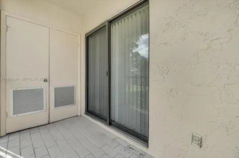 6832 S Palmetto Circle S Boca Raton FL 33433