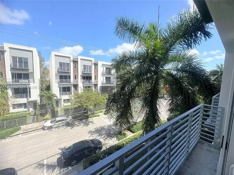 1045 NE 18th Avenue Fort Lauderdale FL 33304