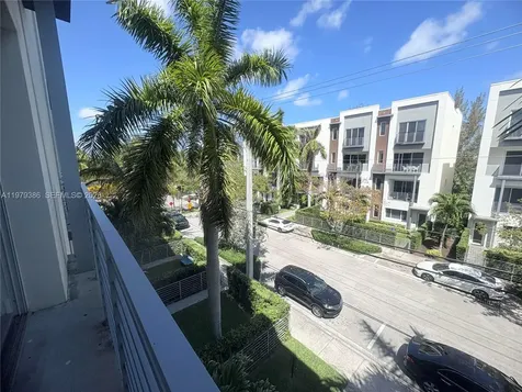 1045 NE 18th Avenue Fort Lauderdale FL 33304