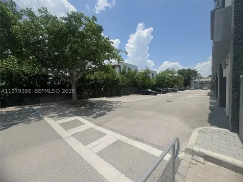1045 NE 18th Avenue Fort Lauderdale FL 33304