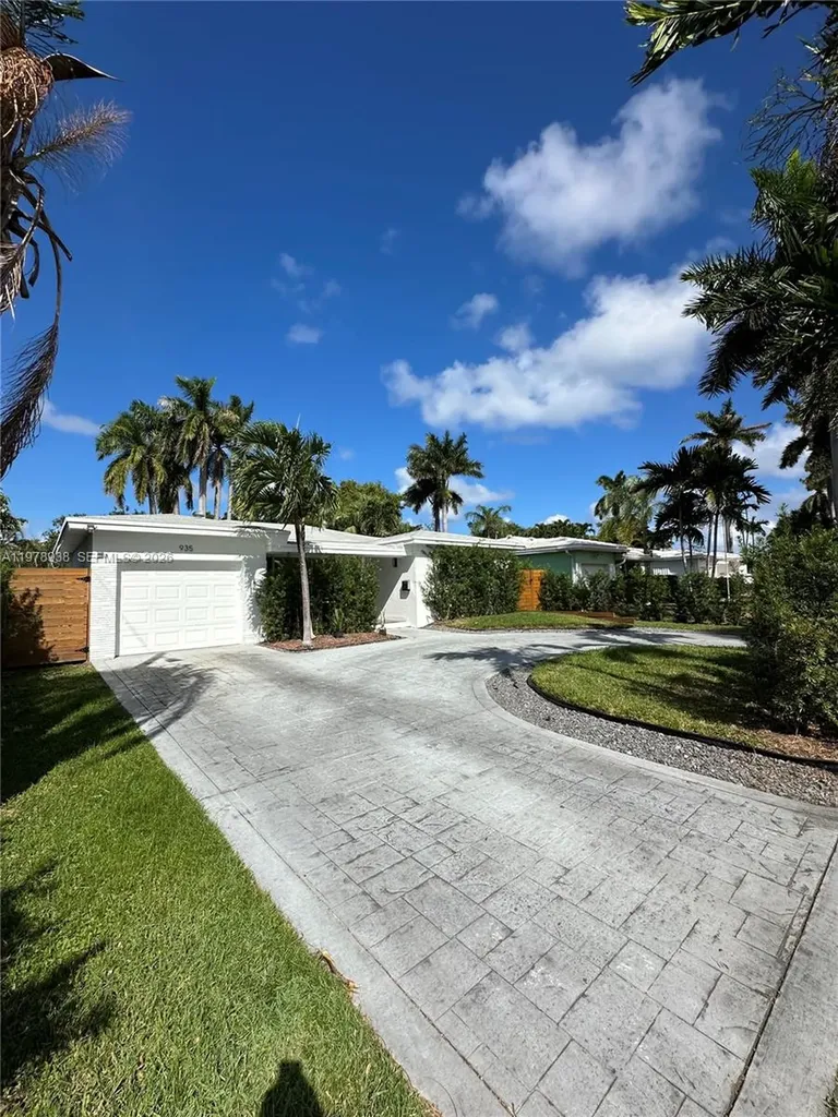 935 Lincoln Street Hollywood FL 33019