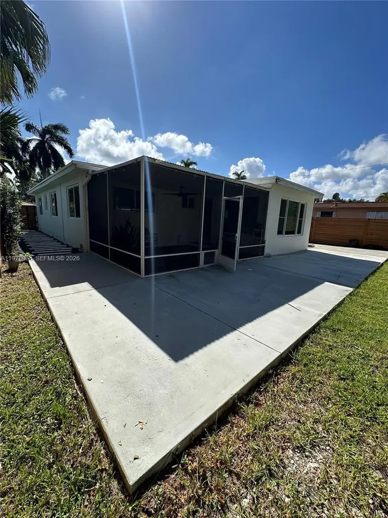 935 Lincoln Street Hollywood FL 33019