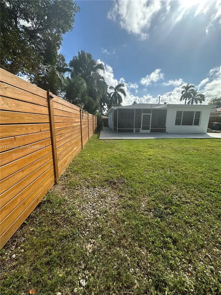 935 Lincoln Street Hollywood FL 33019