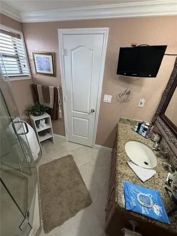 1800 W 54th Street Hialeah FL 33012