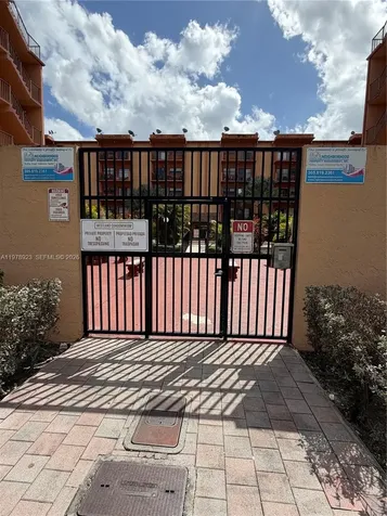 1800 W 54th Street Hialeah FL 33012