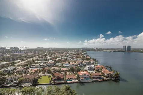 1000 W Island Boulevard Aventura FL 33160