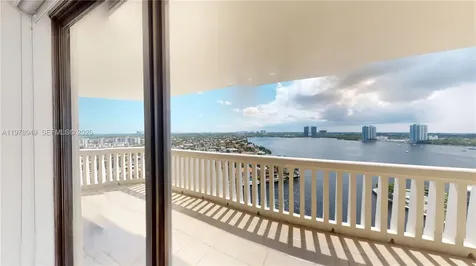 1000 W Island Boulevard Aventura FL 33160