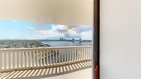 1000 W Island Boulevard Aventura FL 33160