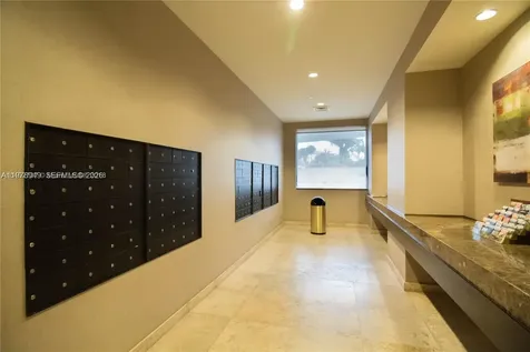 1000 W Island Boulevard Aventura FL 33160