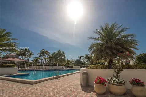 1000 W Island Boulevard Aventura FL 33160
