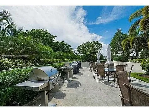 1000 W Island Boulevard Aventura FL 33160