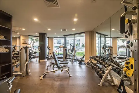 1000 W Island Boulevard Aventura FL 33160