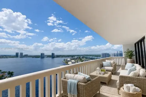 1000 W Island Boulevard Aventura FL 33160
