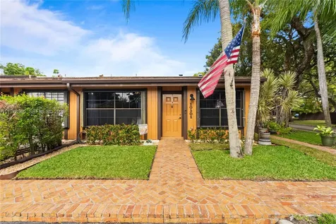 10301 Laurel Court Pembroke Pines FL 33026