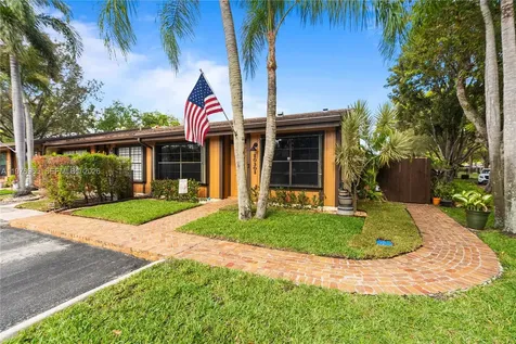 10301 Laurel Court Pembroke Pines FL 33026