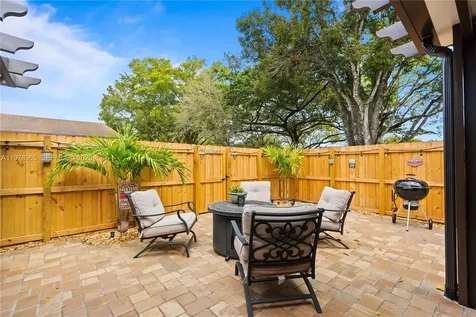 10301 Laurel Court Pembroke Pines FL 33026