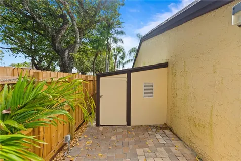 10301 Laurel Court Pembroke Pines FL 33026