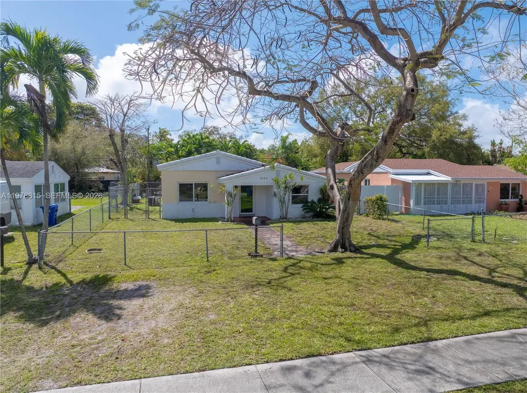 2048 NE 180th Street North Miami Beach FL 33162
