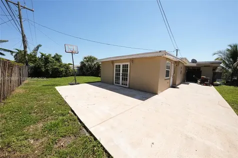 5511 NW 180th Terrace Miami Gardens FL 33055