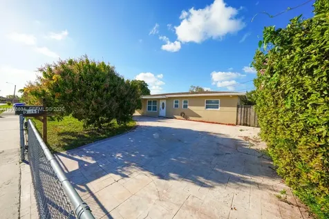 5511 NW 180th Terrace Miami Gardens FL 33055