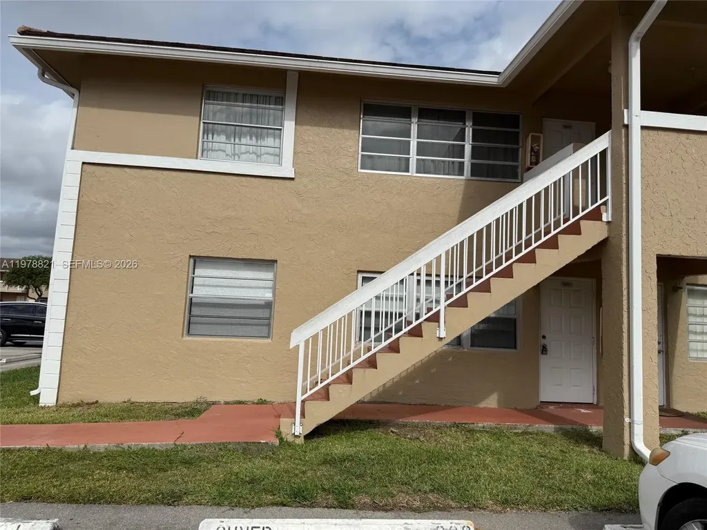 1001 Twin Lakes Drive Coral Springs FL 33071