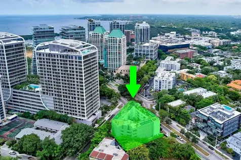 2699 Tigertail Avenue Miami FL 33133