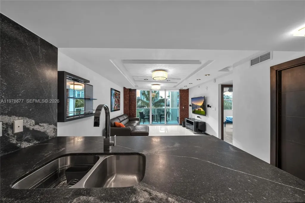 31 SE 5th Street Miami FL 33131