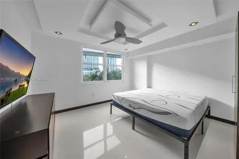 31 SE 5th Street Miami FL 33131