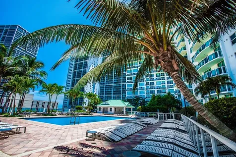 31 SE 5th Street Miami FL 33131