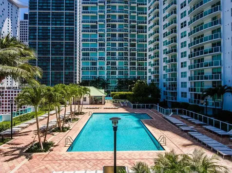 31 SE 5th Street Miami FL 33131