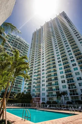 31 SE 5th Street Miami FL 33131