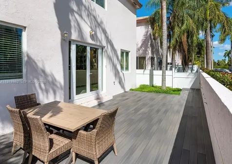 208 SE 15th Street Dania Beach FL 33004