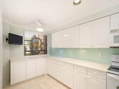 8652 Via Reale Boca Raton FL 33496