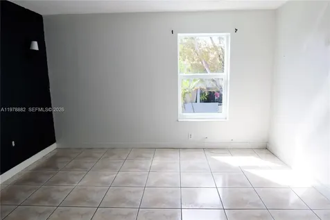 1725 W 60th Street Hialeah FL 33012