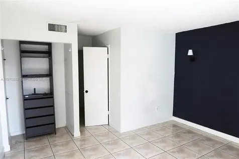 1725 W 60th Street Hialeah FL 33012