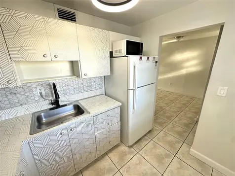1725 W 60th Street Hialeah FL 33012